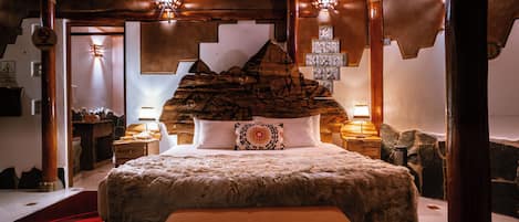 Suíte real, 1 cama King, banheira de hidromassagem, vista para a montanha | 1 quarto, roupas de cama premium, edredons de pluma