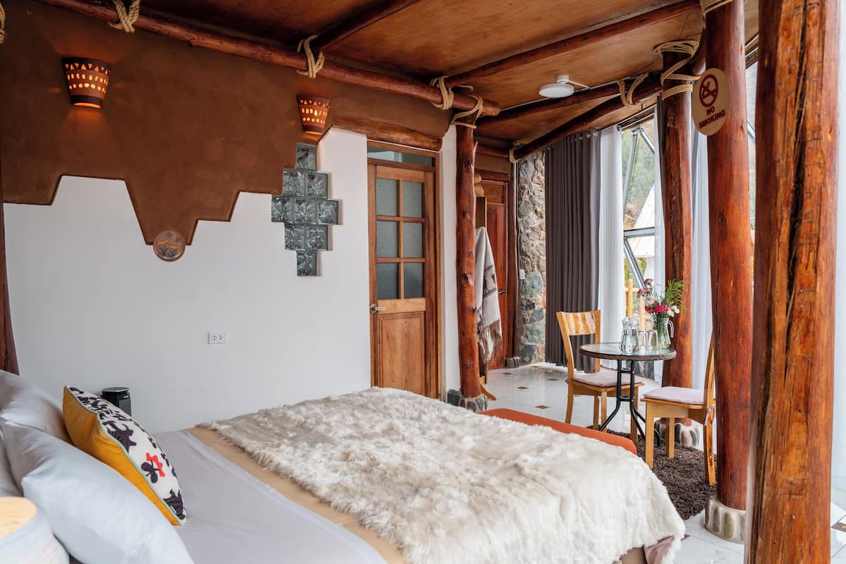 Junior suite, 1 queensize bed, uitzicht op vallei | 1 slaapkamer, luxe beddengoed, donzen dekbedden, individueel gedecoreerd
