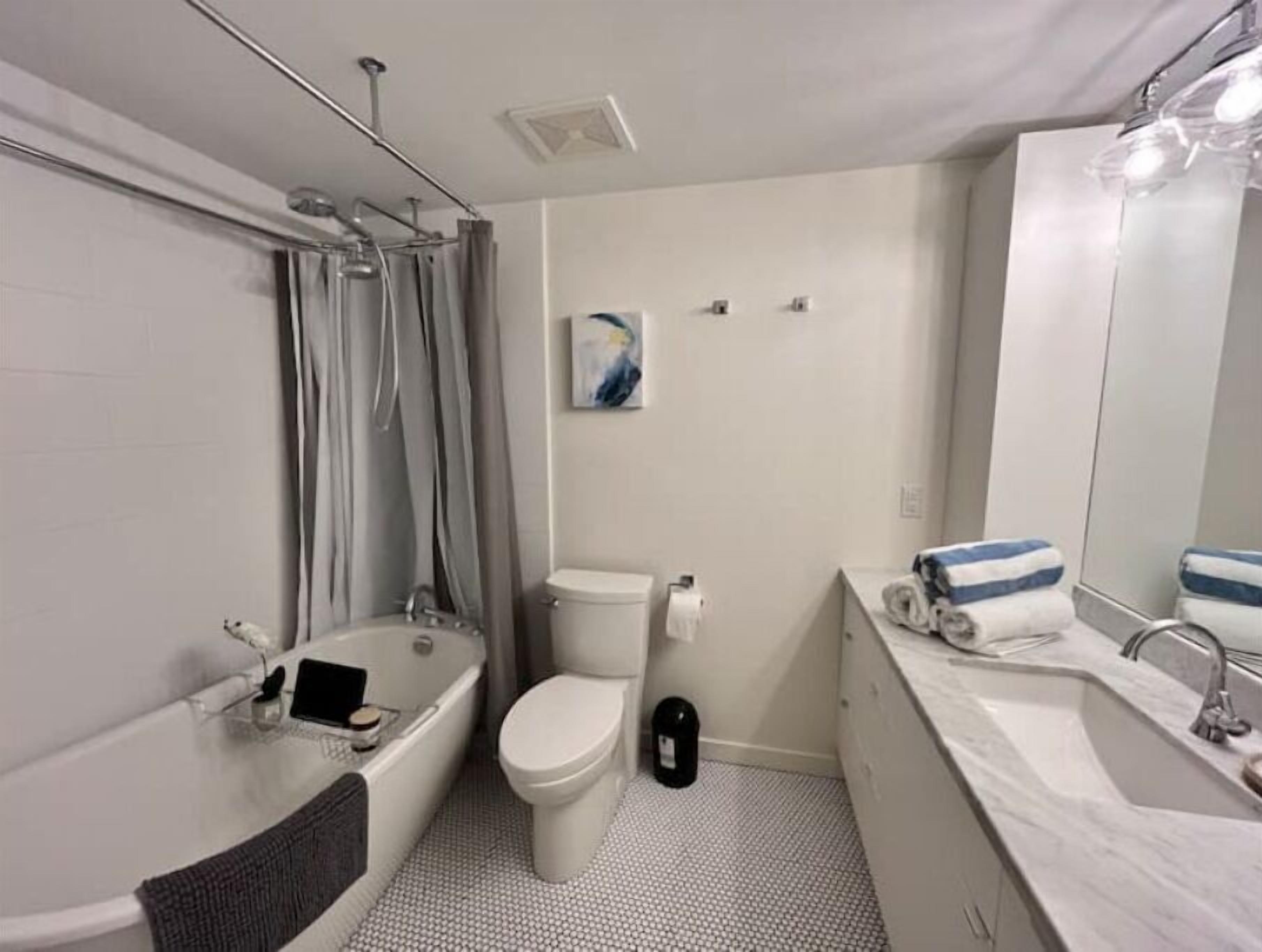 Stylish 2BR Penthouse Near Beach