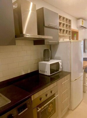 Private kitchen - Studio Apartment (Accra)