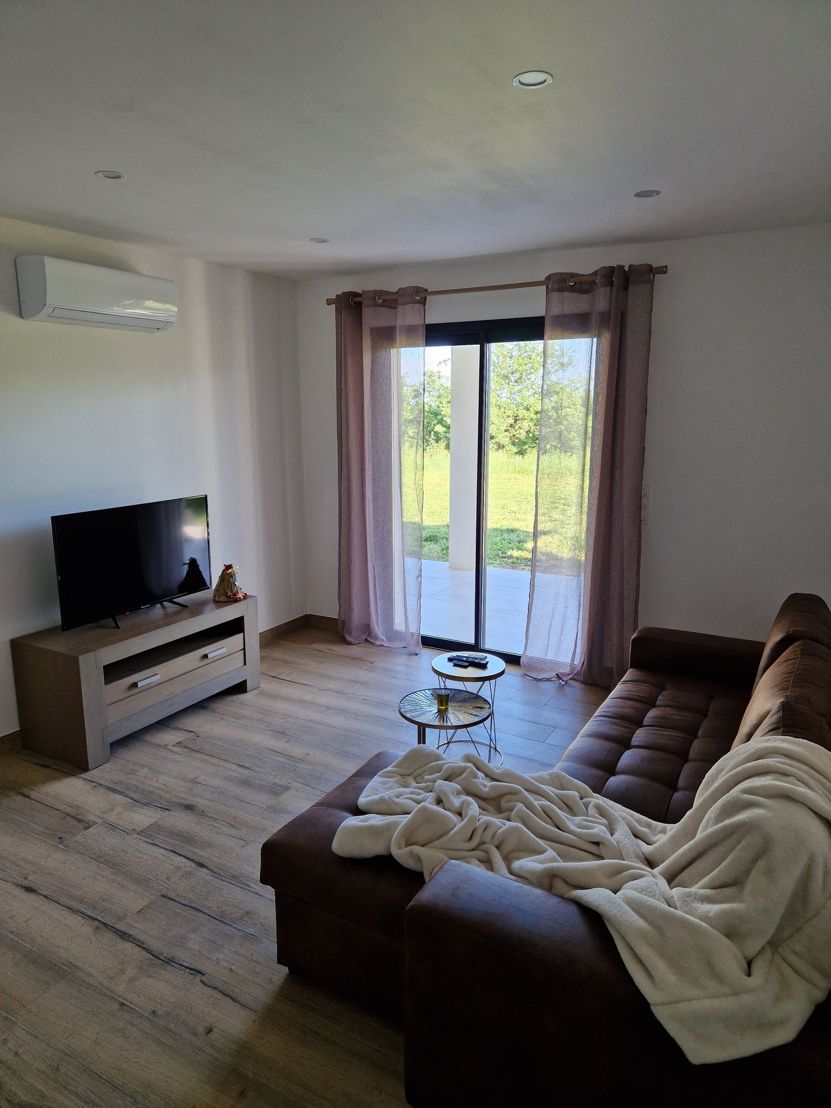 Appartement Neuf bas de Villa