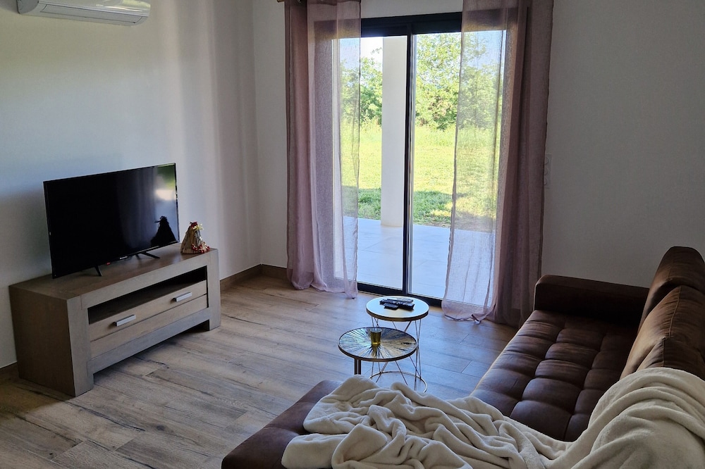 Appartement Neuf bas de Villa