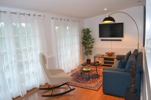 Smart TV - Two fully independent units in a Duplex, with independent entrances. One Rent! (Key West)
