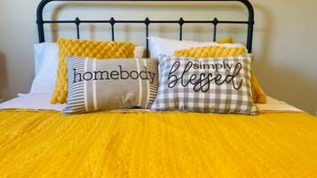 2 bedrooms, travel cot, free WiFi, bed sheets