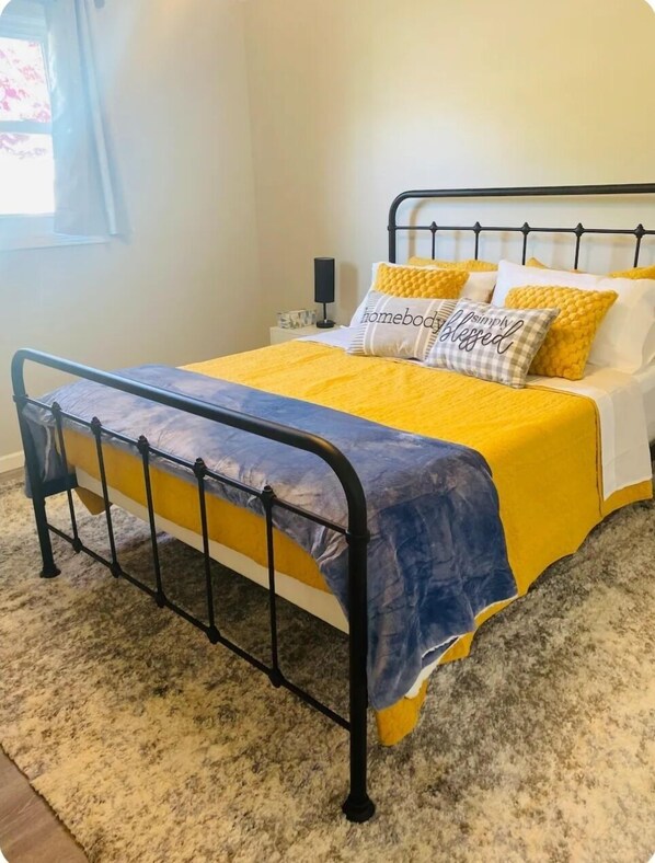 2 slaapkamers, reisbedje, gratis wifi, beddengoed