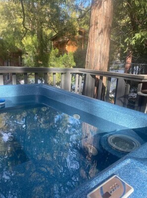 Bain à remous extérieur