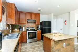 Cookware/dishes/utensils