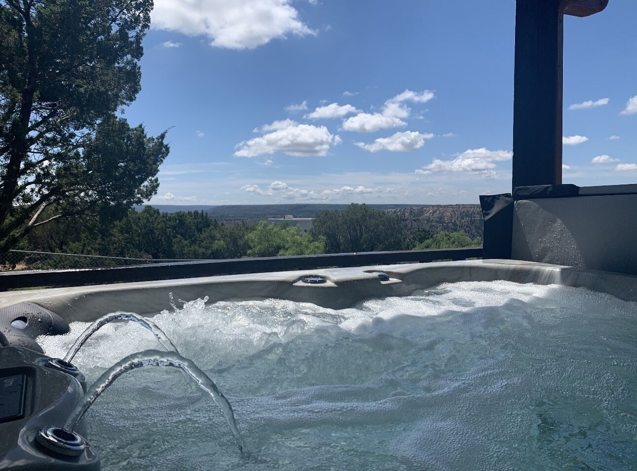 Cozy Spacious family friendly Farmhouse + HotTub Views of Palo Duro Canyon! 