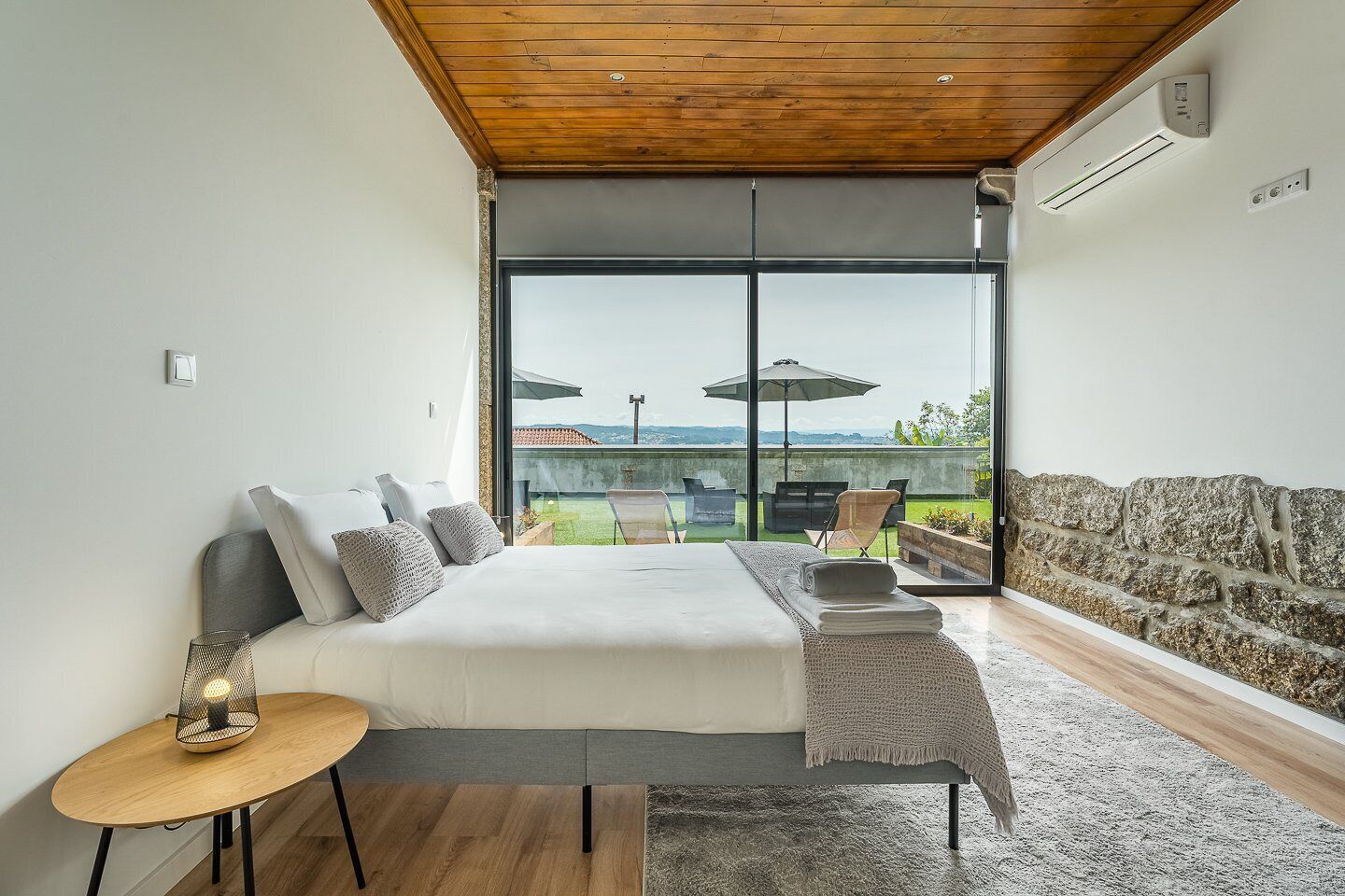 2 habitaciones, escritorio, acceso a internet y ropa de cama 