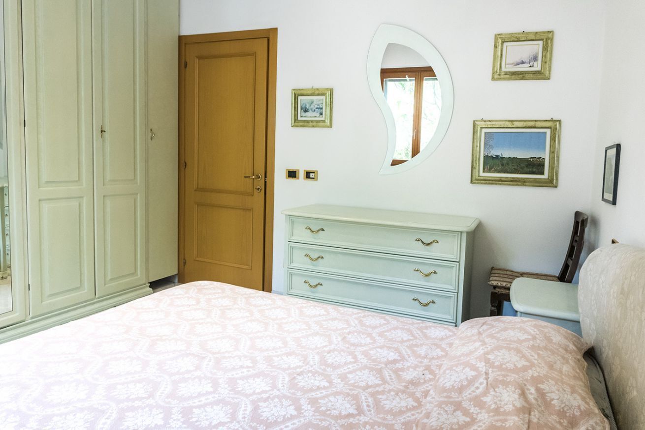 4 bedrooms, bed sheets