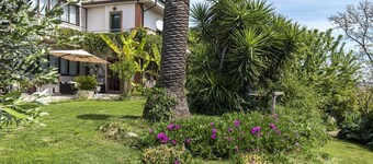 S297 - Sirolo, five-room villa with garden