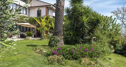 S297 - Sirolo, five-room villa with garden