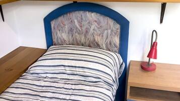 4 bedrooms, bed sheets