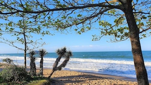 On the beach, white sand - Velutti Luz do Amanhecer - Penha - SC (Penha)