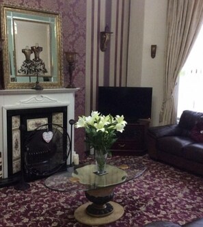 32-inch flat-screen TV with cable channels, TV - Windsor House Hotel  (Blackpool)
