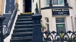 A building with a sign reading 'Windsor House Hotel,' a staircase, and a 'No Vacancies' sign. - Windsor House Hotel  (Blackpool)