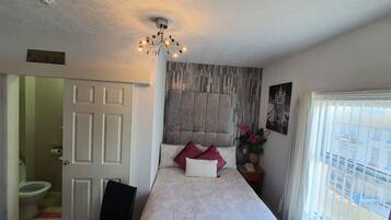 Habitación familiar | Sábanas de algodón egipcio, ropa de cama de alta calidad, wifi gratis