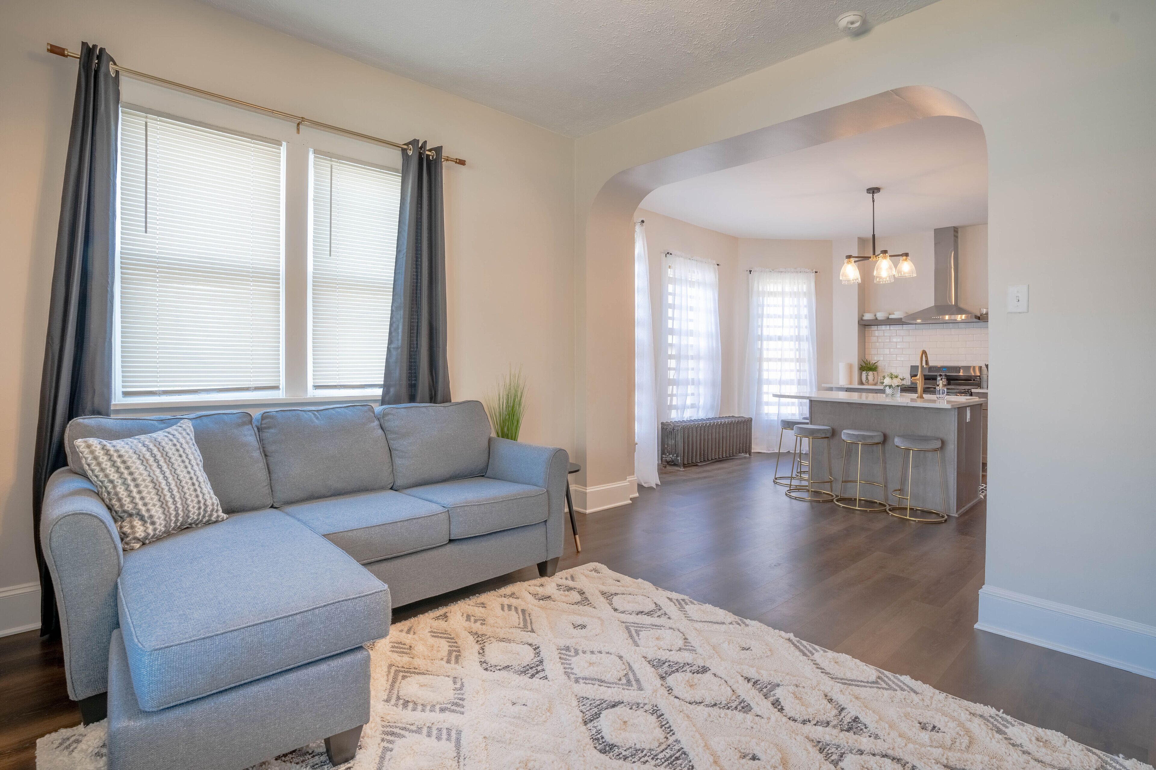 Remodeled Duplex in Downtown Valparaiso!