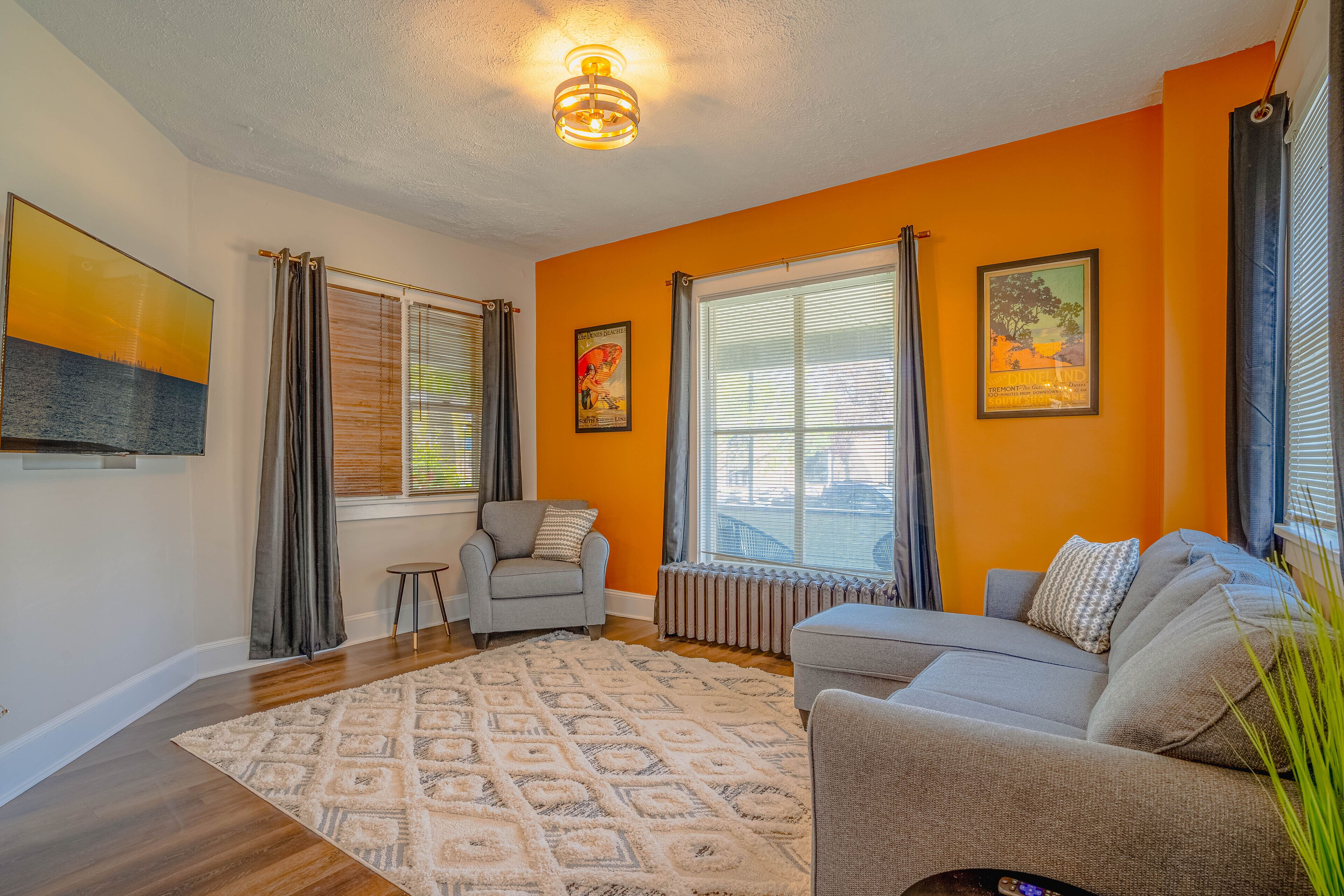 Remodeled Duplex in Downtown Valparaiso!