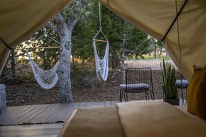 Terrace/patio - Oak Retreat Glamping With Private Hot tub! (Fredericksburg)