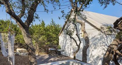 Oak Retreat Glamping With Private Hot tub!