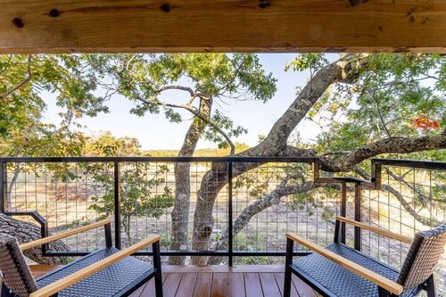Walnut Horizon Tiny Home With Private Hot Tub!