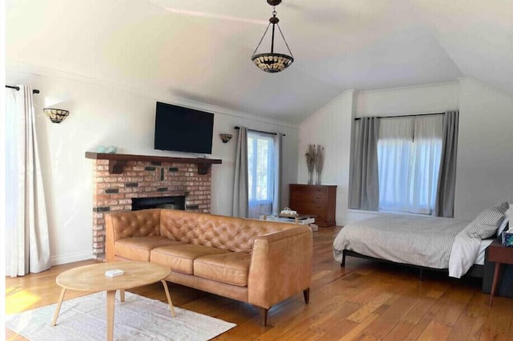 Malibu Romantic Guest Suite