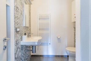 Regadera, secadora de cabello, bidet 