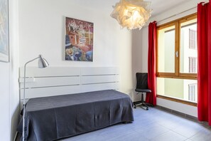 2 habitaciones, tabla de planchar con plancha, internet y ropa de cama 