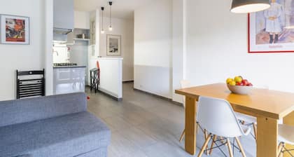 GuestHost - Museo Fattori Roomy Apartment with Balcony!