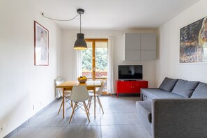 TV - GuestHost - Museo Fattori Roomy Apartment with Balcony! (Livorno)