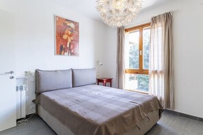 2 bedrooms, iron/ironing board, Internet, bed sheets