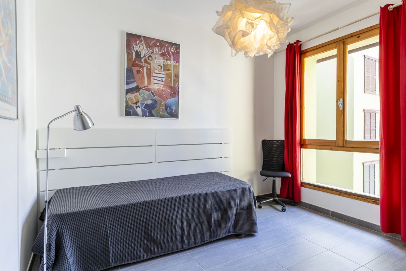 2 bedrooms, desk, iron/ironing board, internet