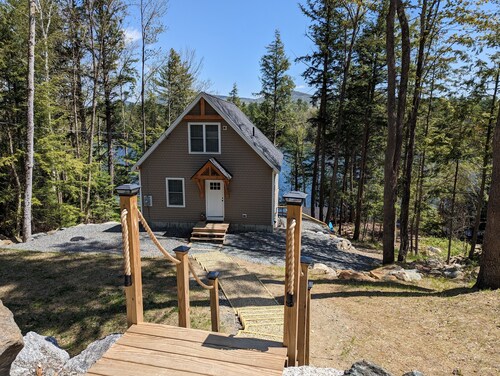 Beautiful Lakeside Chalet in the White Mountains. Newly Constructed, 2023.
