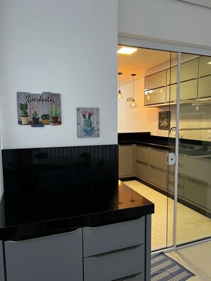 Design-Apartment, Meerblick | Eigene Küche