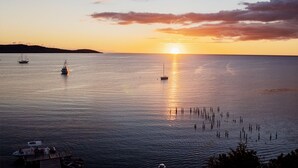 A calm sea at sunset with boats and a dock. - SUITE 203 - 2 PEOPLE (Cabo Rojo)