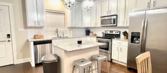 Spacious 3 BR Downtown Townhouse near Lake & Casinos