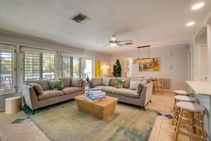 TV - Golf Cart, Simpatico by SeaBreeze Vacation (Anna Maria)