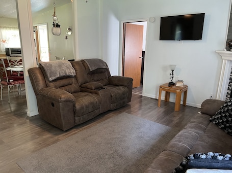 Smart TV, books. 3-bedroom vacation home just 5 minutes to Lake Gaston