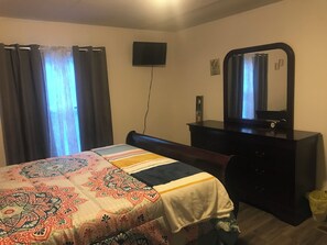 3 habitaciones, tabla de planchar con plancha y cuna de viaje 