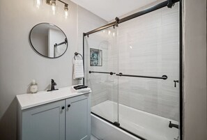 Hair dryer - Just Renovated 4BR home - 1.5 Blocks to the Beach! (Ventnor City)