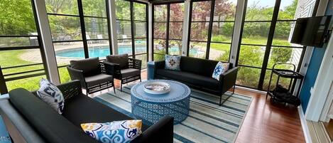 Smart TV, fireplace, table tennis