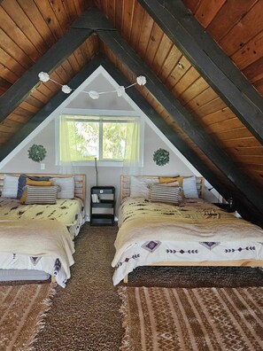 2 chambres, fer et planche à repasser, lit de bébé portatif