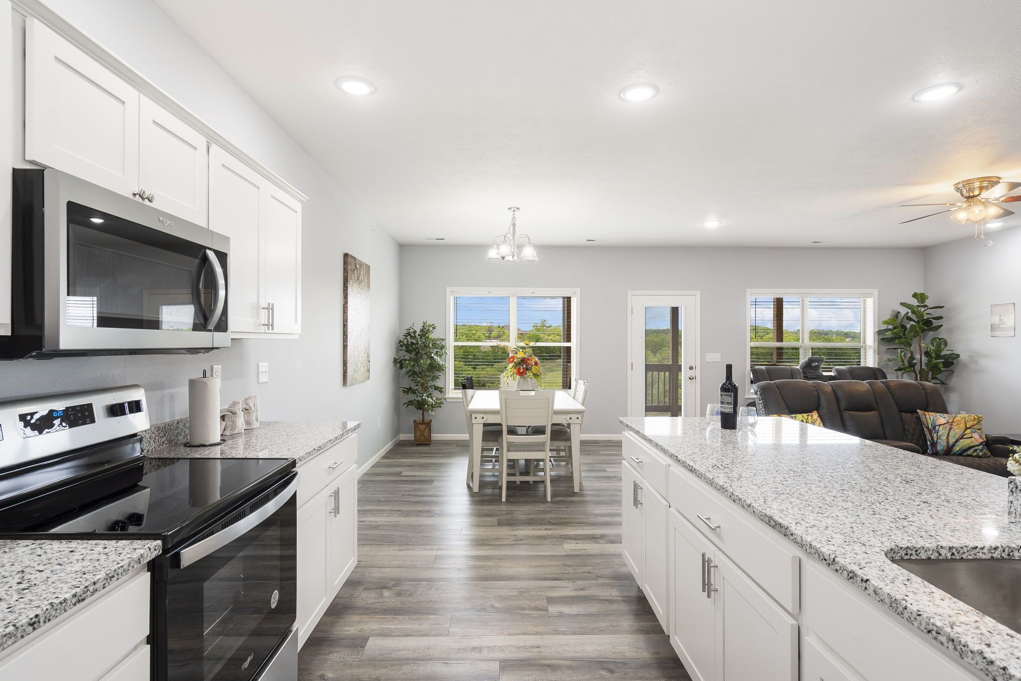 ثلاجة، ميكروويف، فرن، موقد طهي مسطح