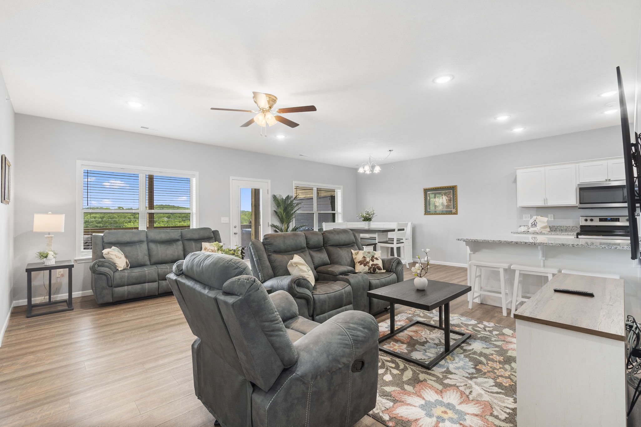 Hot Tub, Near Silver Dollar City, Golf Course, Bright Floorplan