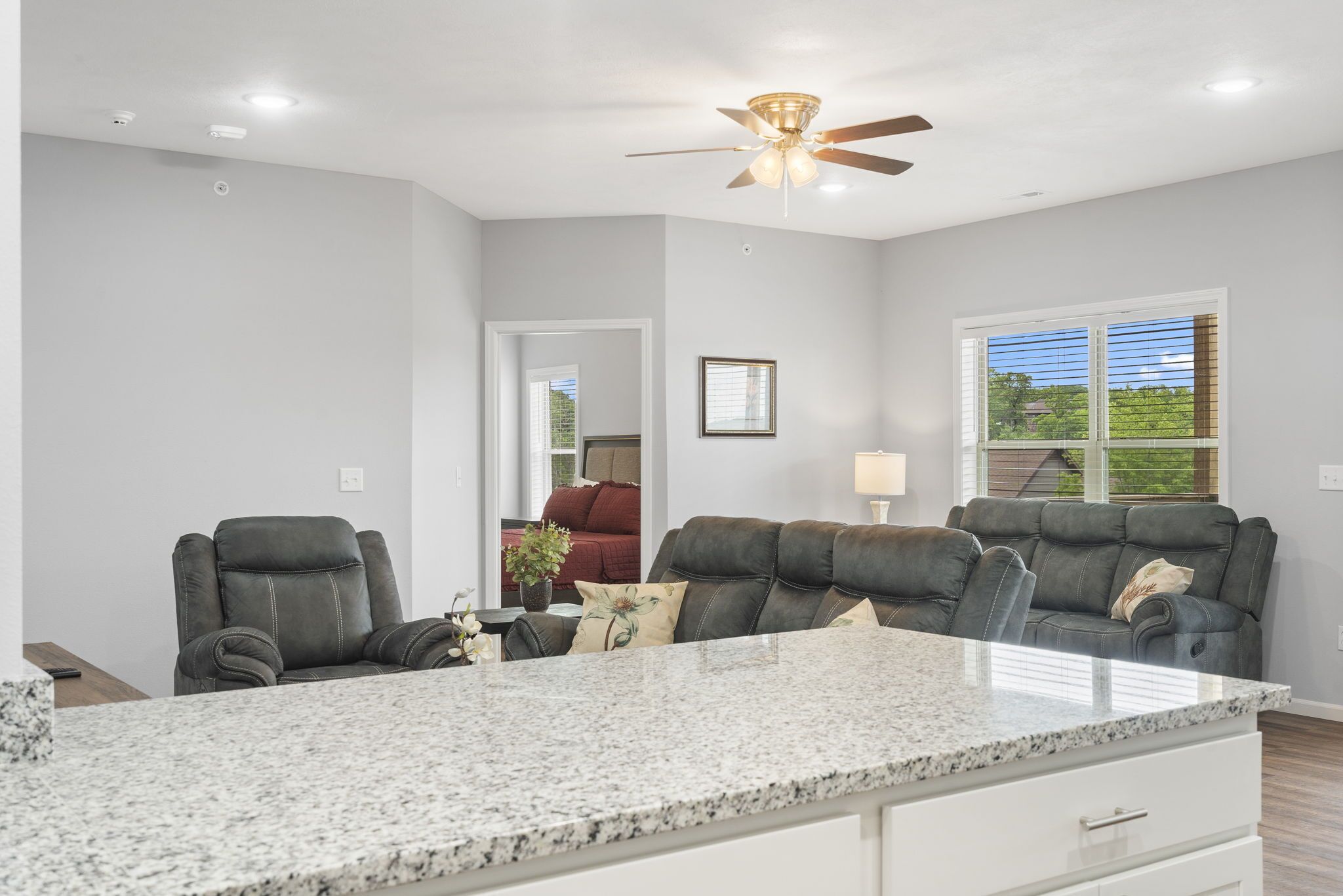 Hot Tub, Near Silver Dollar City, Golf Course, Bright Floorplan