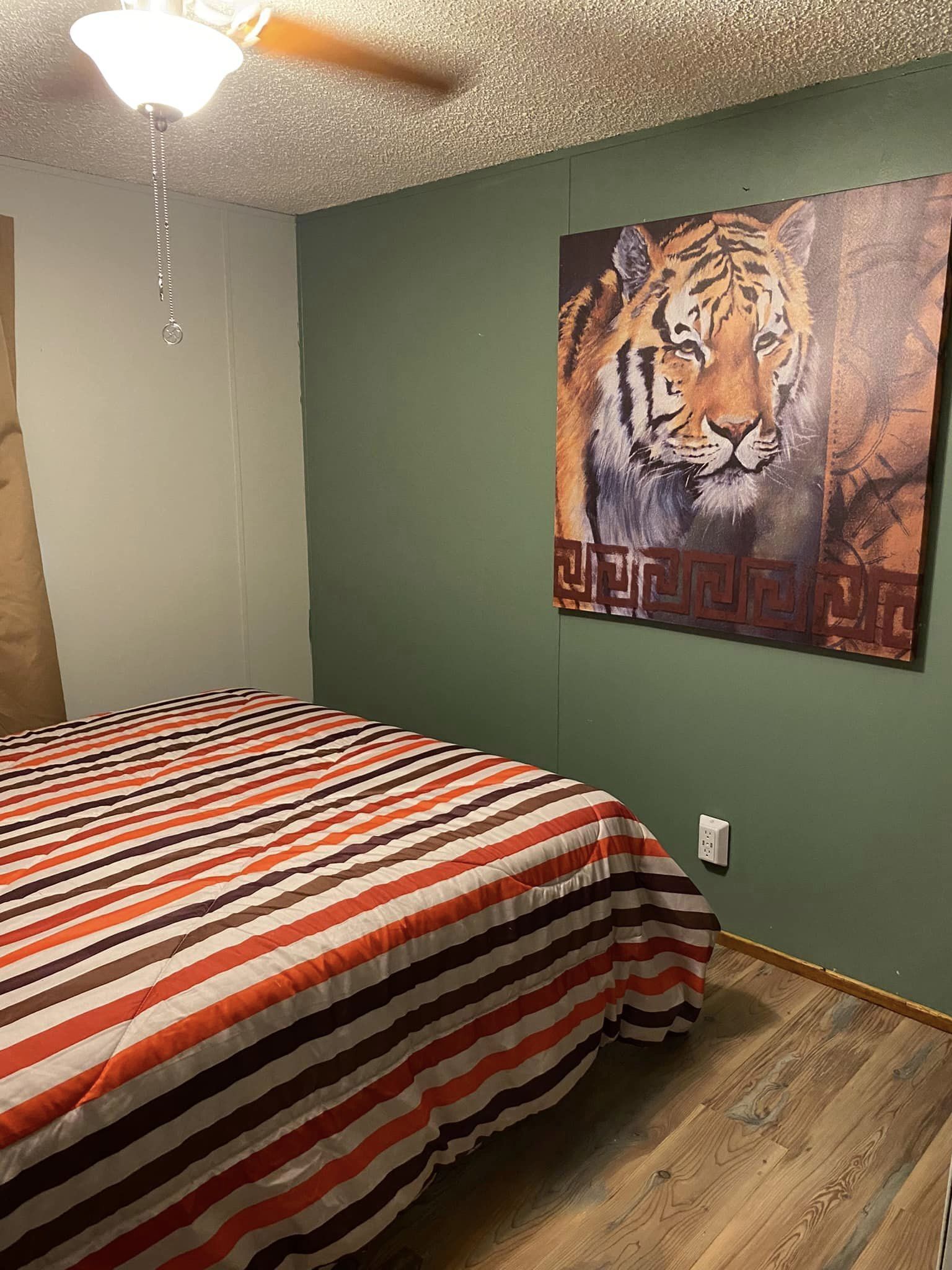 Waterfront, boat dock fire pit. WEEKDAY SPECIAL