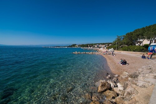 Romantische Apartments am Strand mit Garten und Liegestühlen