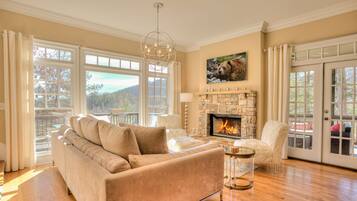 Smart-tv, pejs, bordtennisbord