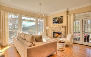 Smart TV, fireplace, ping pong - Beautiful mountain views in Big Canoe - Camp Paws (Jasper)